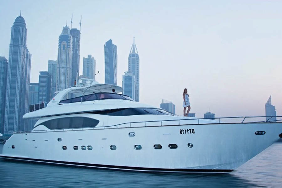 Top Occasions to Charter a Yacht in Dubai: From Weddings to Corporate Events