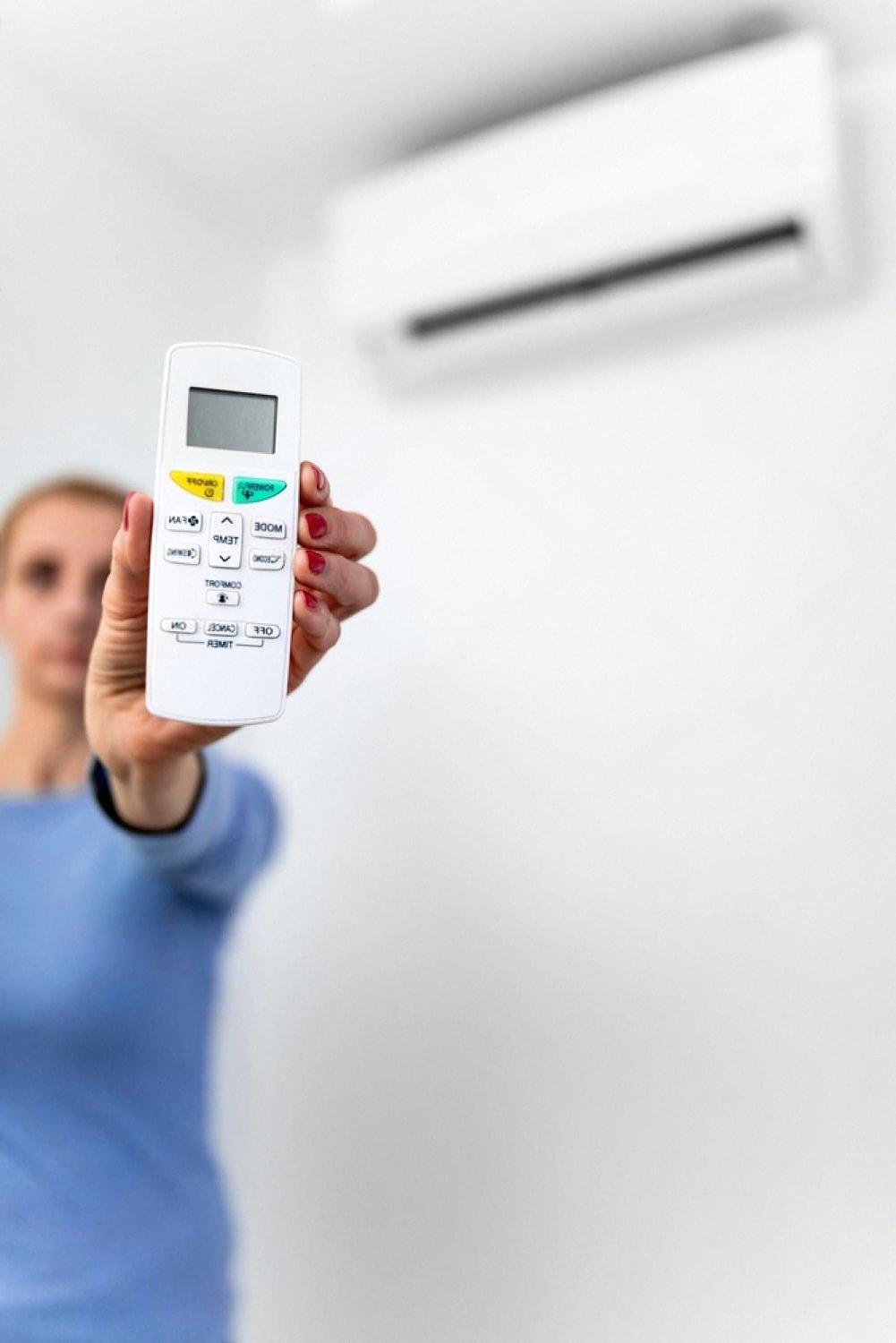 Mini AC vs Fan in the UAE: Which One Actually Cools?